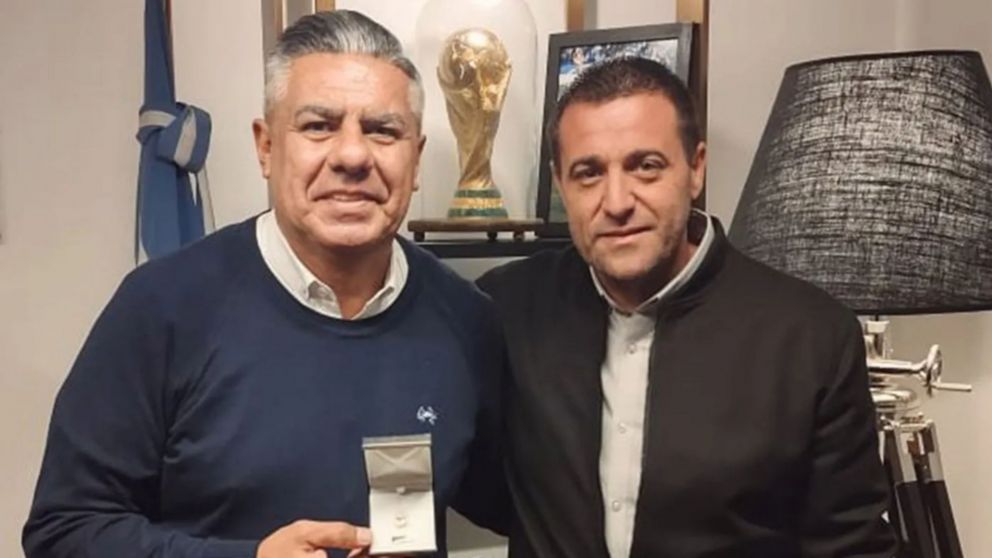 Claudio "Chiqui" Tapia y Pablo Toviggino enfrentan acusaciones por presunta retención indebida de aportes.