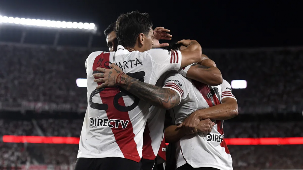 Su contrato está vigente hasta el 31 de diciembre de 2026, con una cláusula de rescisión de 30 millones de dólares.