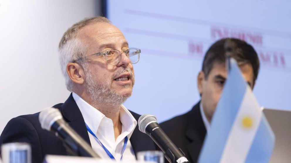 Martín Etchevers, el presidente de Adepa, durante la 190 Jornadas de Directores.