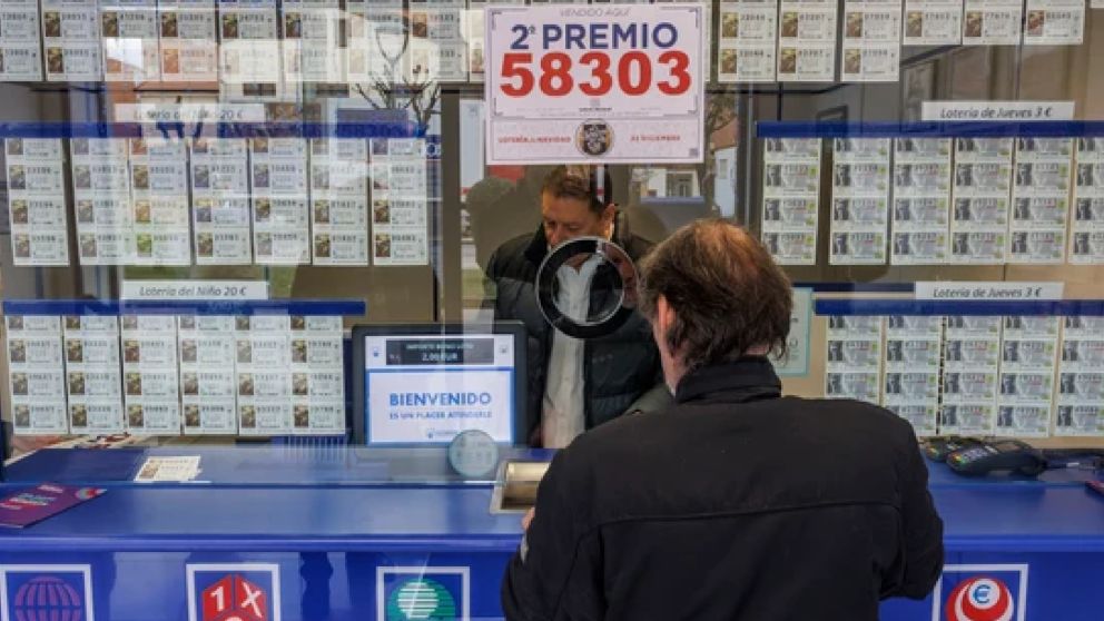Jugó a la lotería durante 30 años seguidos, ganó 41 millones de dólares y reveló en qué gastará el dinero