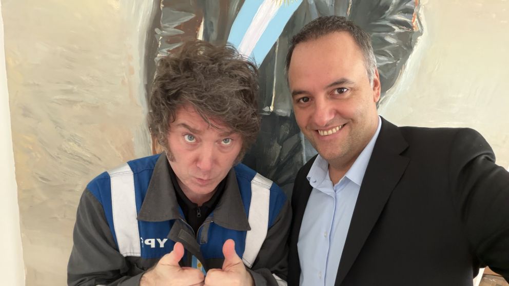 Javier Milei y Manuel Adorni en la Quinta de Olivos, cuando arrancaron los escándalos.