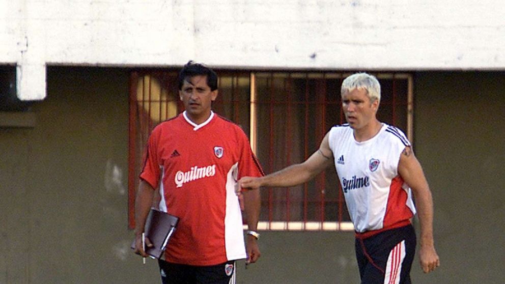 El entrenador lo dirigió en 1999.