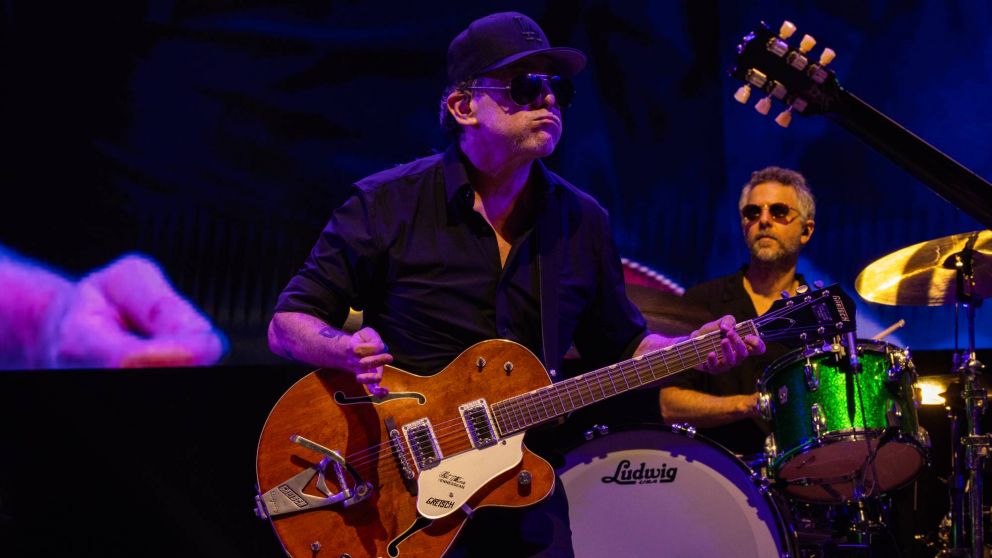 Andrés Calamaro agotó entradas para dos shows y anunció un tercer concierto consecutivo en Buenos Aires.