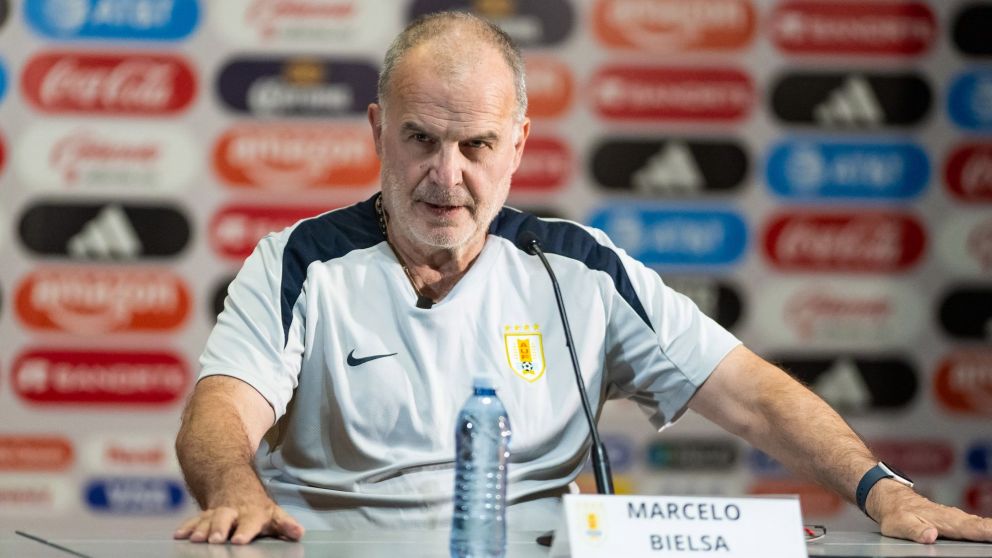 Bielsa convocó a un histórico de Uruguay para los amistosos frente a Inglaterra y Argelia