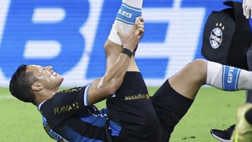 Video: así fue la fractura de un jugador de Gremio de Porto Alegre que generó conmoción en Brasil