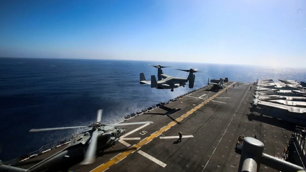 Estados Unidos despliega miles de marines hacia el estrecho de Ormuz y evalúa una posible operación en Irán