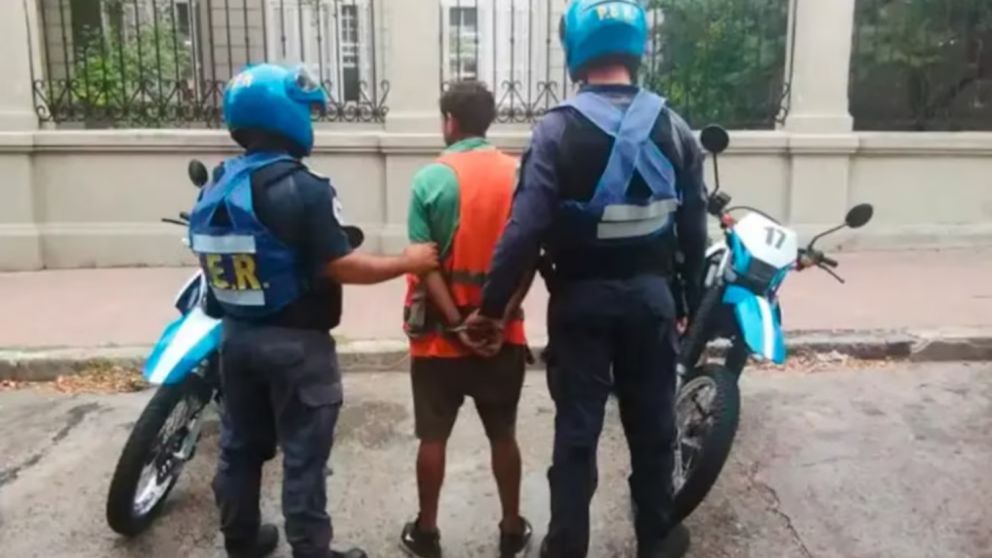 El cuidacoches fue detenido en el lugar de los hechos por personal policial tras asesinar a la actual pareja de su ex.