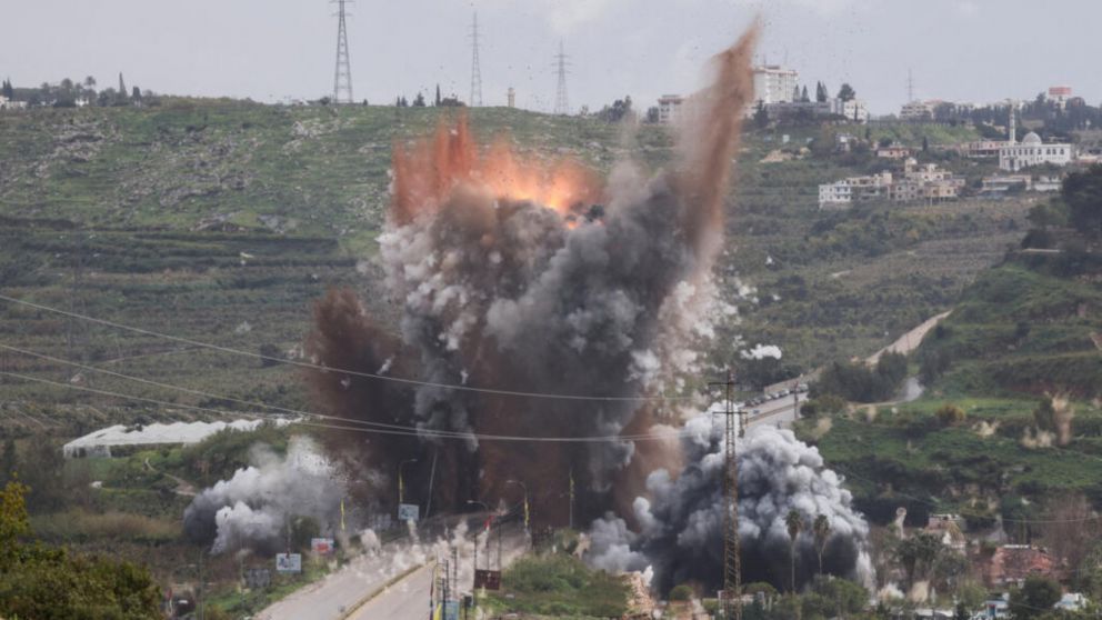 Israel intensifica su ataque contra El L�bano apuntando a lugares estrat�gicos.