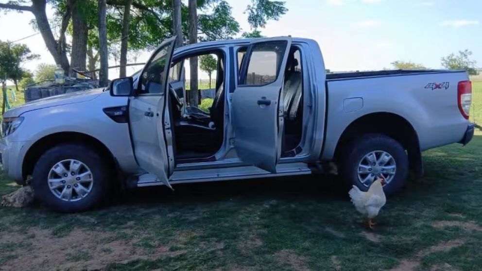 Los delincuentes robaron la camioneta de la víctima para escapar pero luego la abandonaron.