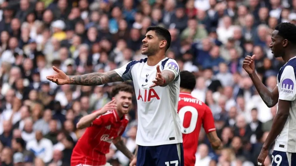 Cuti Romero fue titular en una nueva caída del Tottenham, que lleva catorce fechas sin ganar.