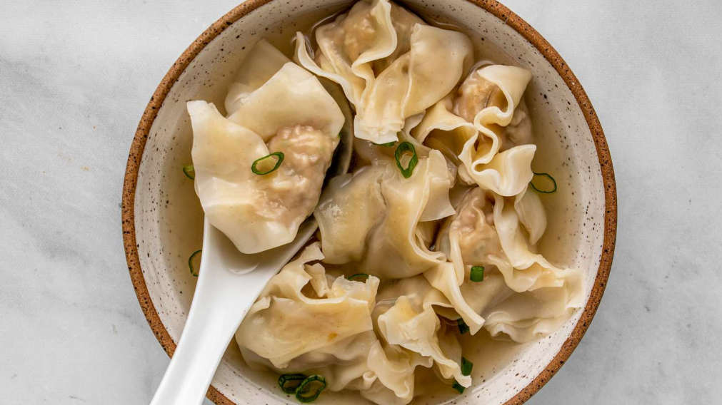 "Wontons", la pasta rellena china que acompaña sopas y eleva cualquier plato