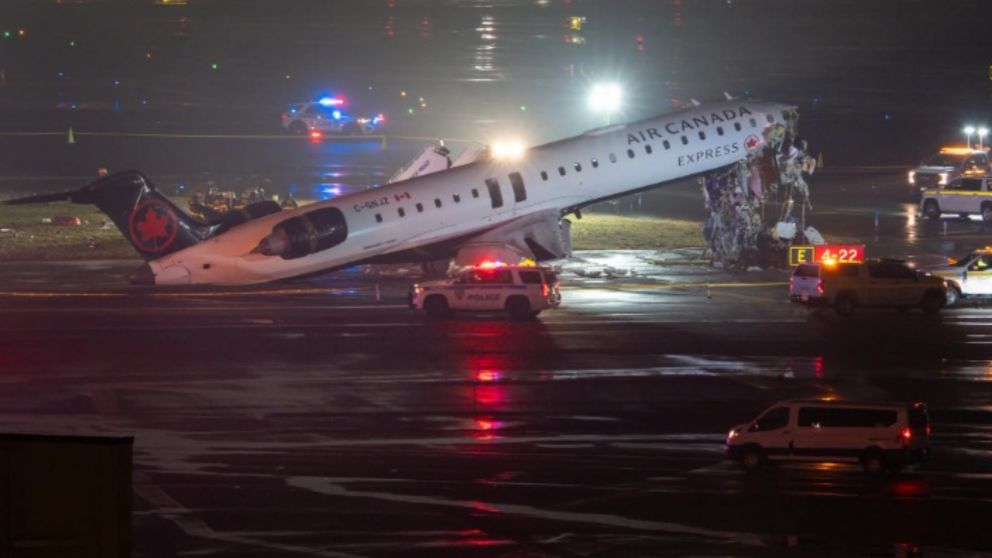 El avión de Air Canada siniestrado en el aeropuerto de Nueva York.
