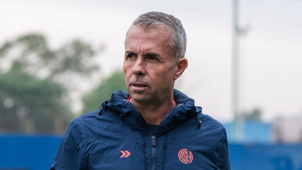 Gustavo Álvarez ya comienza su etapa como entrenador del Ciclón.