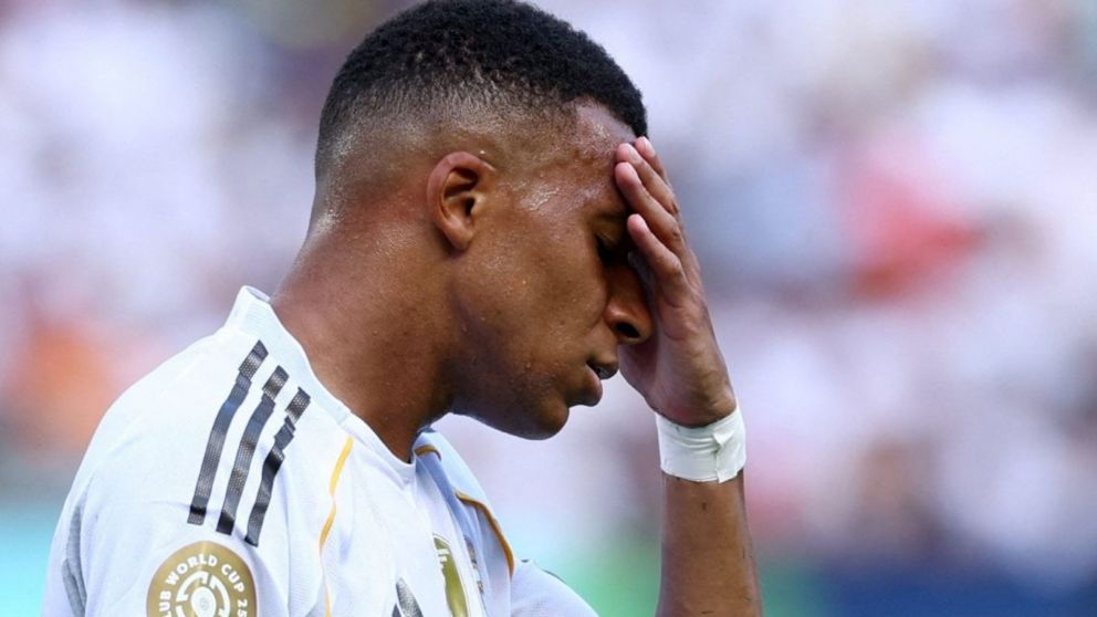 Kylian Mbappé salió a aclara la situción real de su rodilla.