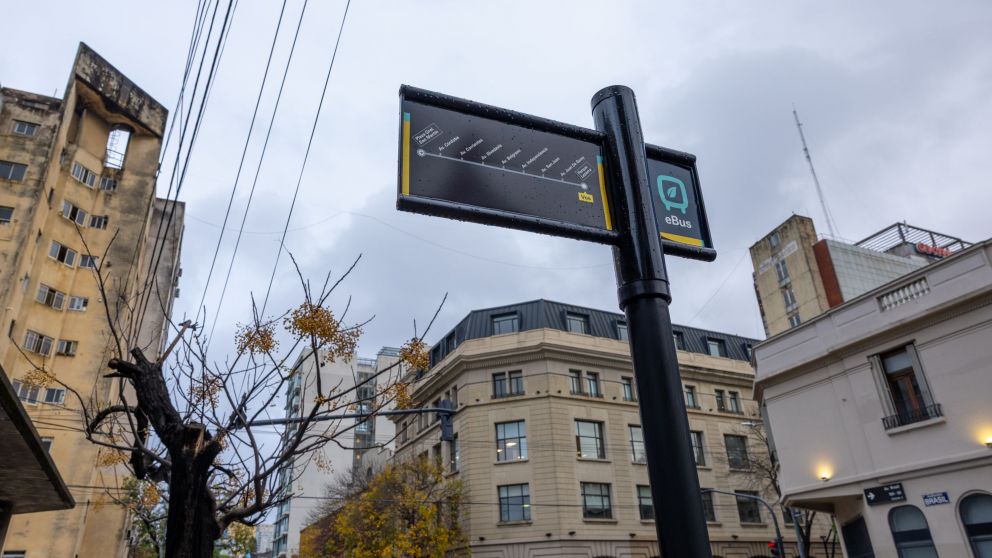 Los nuevos colectivos el�ctricos conectan Retiro con el barrio de La Boca y sumaron nuevas paradas en su recorrido.