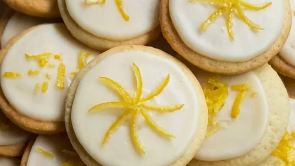 Una opción casera, simple y deliciosa que combina sabores frescos y dulces en cada bocado, ideal para disfrutar en cualquier momento del día.