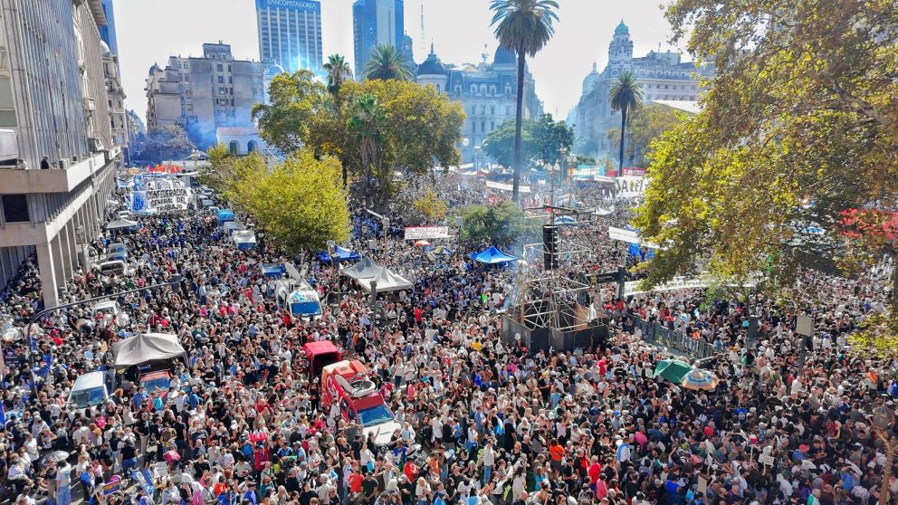 Día de la Memoria: miles de personas se movilizaron a Plaza de Mayo bajo el lema de "no nos han vencido"