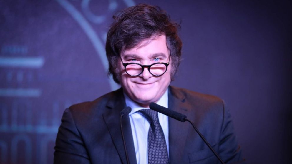 Javier Milei anunció el envío del "Súper RIGI" al Congreso: "Mega bomba desde el avión presidencial".