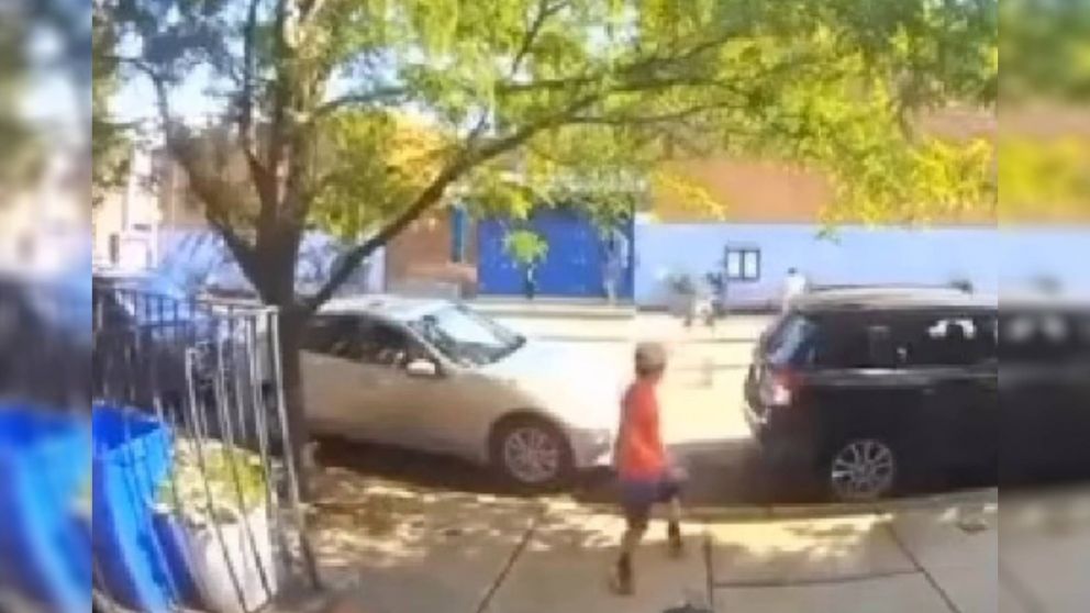 Un nene jugaba al "ring raje", cruzó la calle corriendo y fue atropellado.