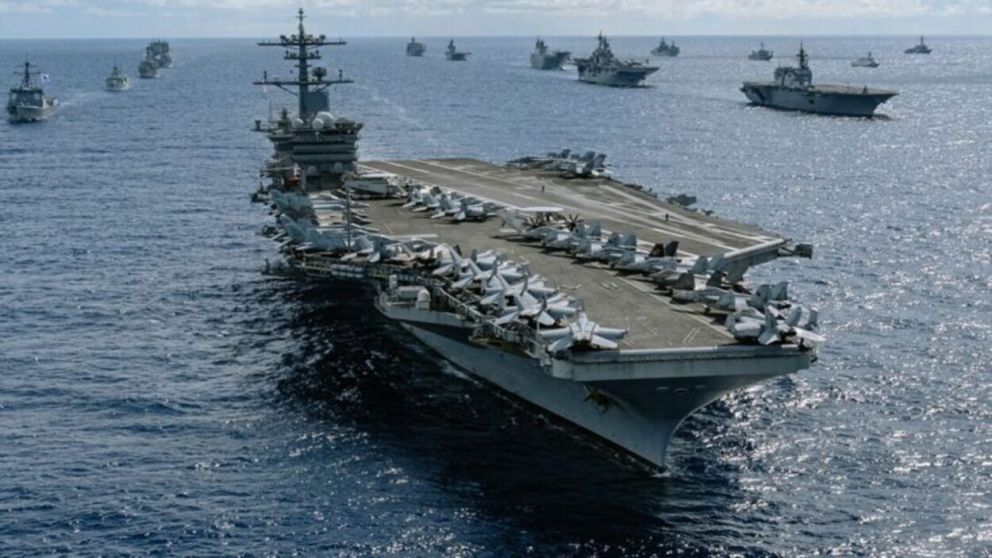 El portaaviones estadounidense USS Abraham Lincoln desplegado en Medio Oriente.