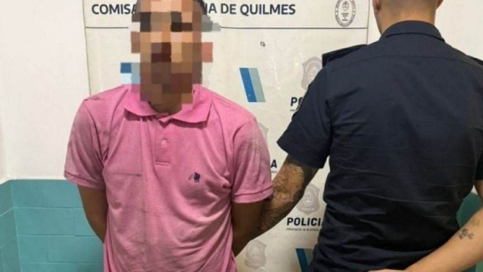 Robó una rueda y un estéreo, pero cayó por un insólito cruce en la comisaría