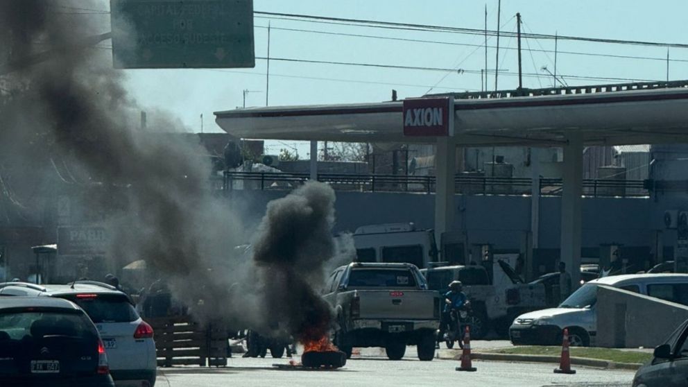 Fuerte protesta en el Triángulo de Bernal complicó el tránsito: los detalles