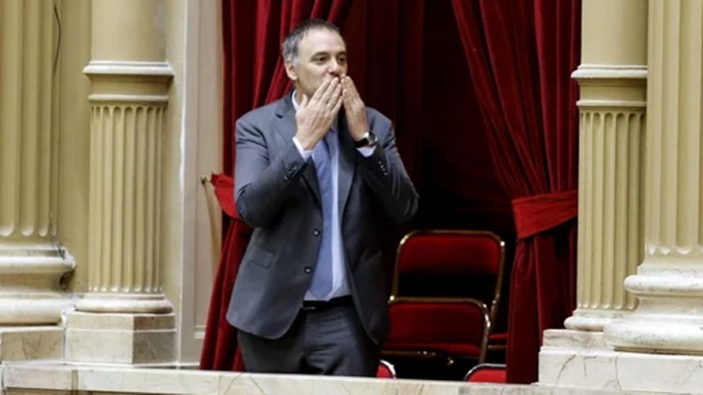Manuel Adorni responderá preguntas a la oposición en su primer informe de gestión.