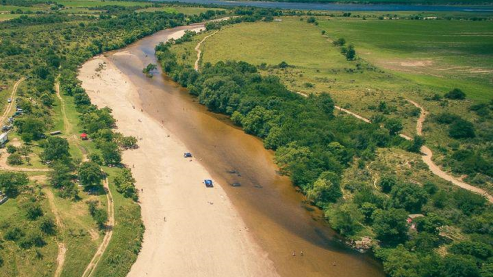 Un entorno serrano donde el paisaje y las actividades al aire libre se combinan.