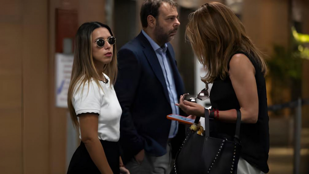 Agostina P�ez junto a su abogada. 
