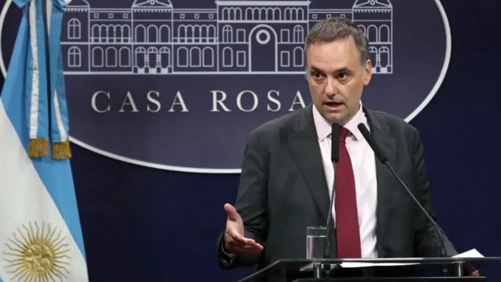 El Jefe de Gabinete, Manuel Adorni, anunció un paquete de leyes para llevarlo al Congreso.