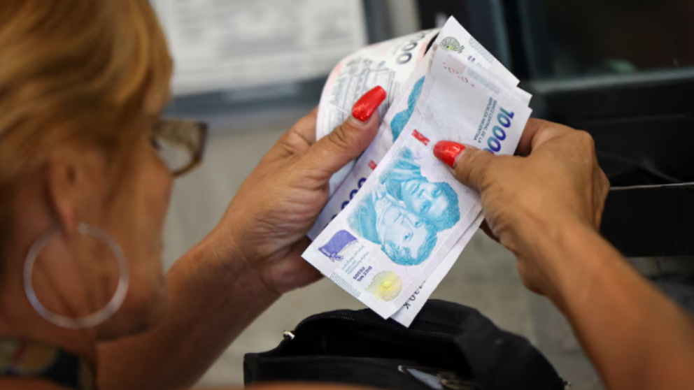 Los salarios subieron un 2% en enero de 2026 y quedaron por debajo de la inflación