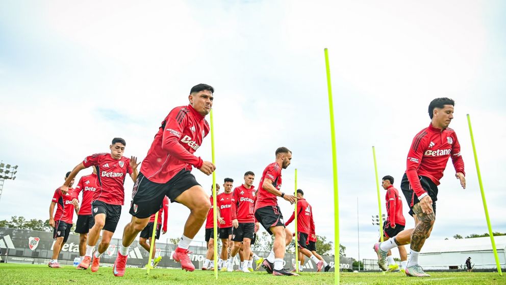 Enfrentar� a River en la Copa Sudamericana y le baj� el precio: "No le sobra nada..."
