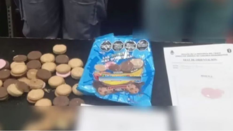 La joven que intentó ingresar las galletitas con marihuana quedó detenida.