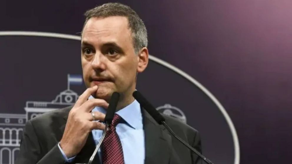 Vecinos de Manuel Adorni aseguran que hizo grandes reformas antes de mudarse.