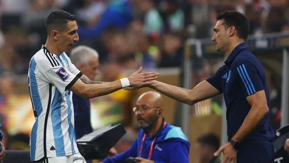 Fideo Di Mar�a y Scaloni, y una de las im�genes que quedar�n para la historia de la Selecci�n Argentina druante Qatar 2022. 