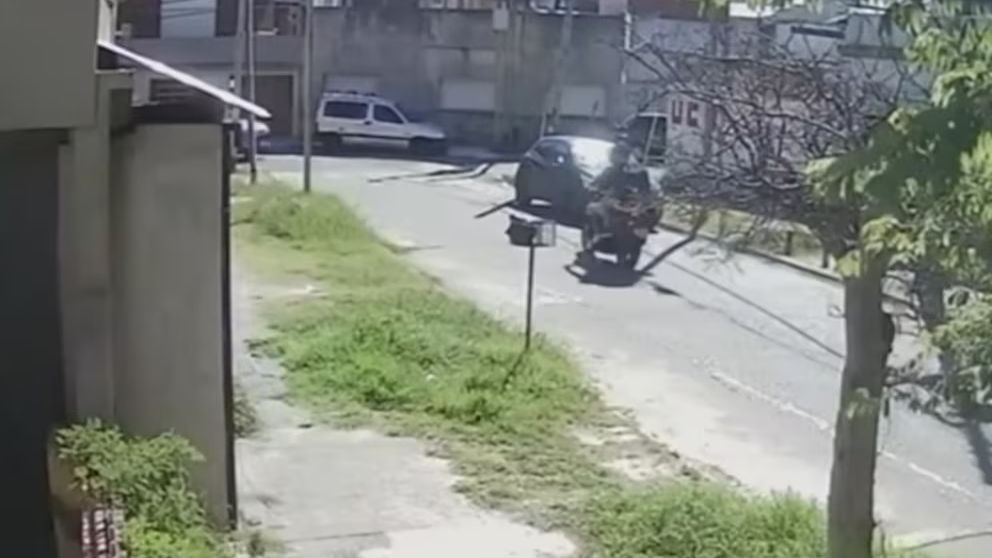 Motochorros mataron a tiros a un policía federal en Lanús