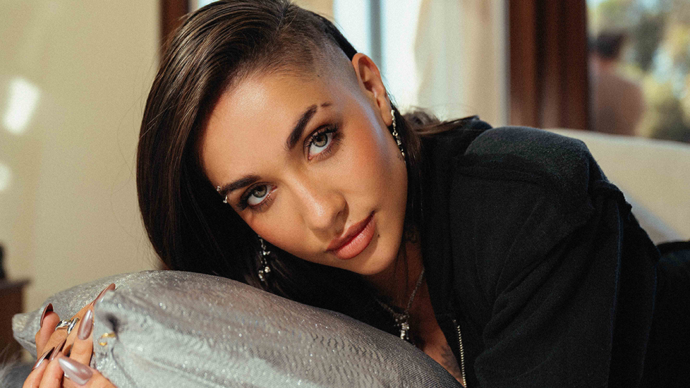 Así es "Qué ganas de comerte": Maria Becerra vuelve al reggaetón junto a Lucky Brown y Jere Klein