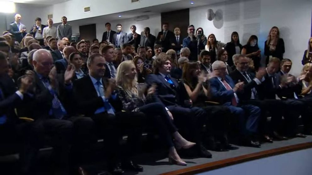 Adorni acompañó a Javier Milei en la inauguración de un Centro de Formación organizado por el Ministerio de Capital Humano.