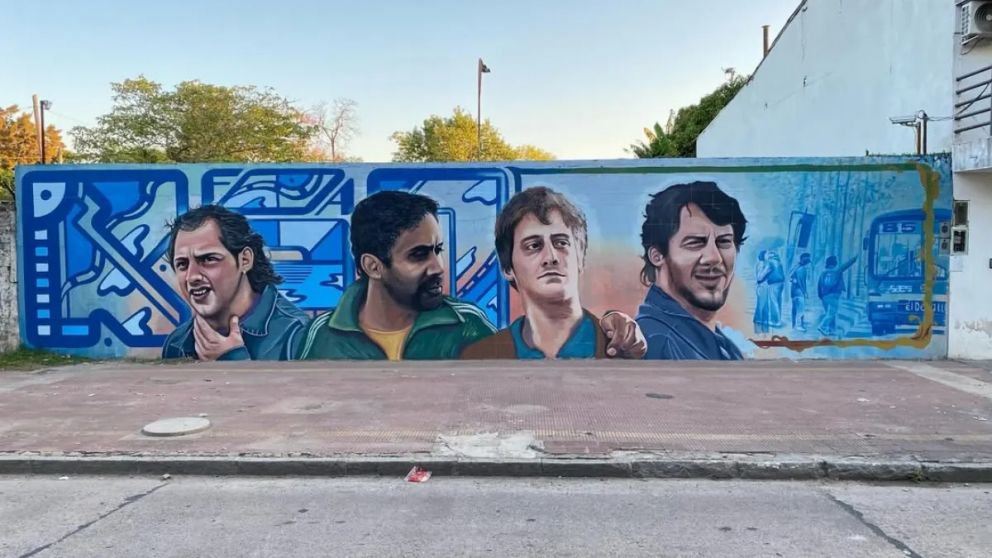 La Ribera de Quilmes se llena de nostalgia con un mural gigante de Okupas