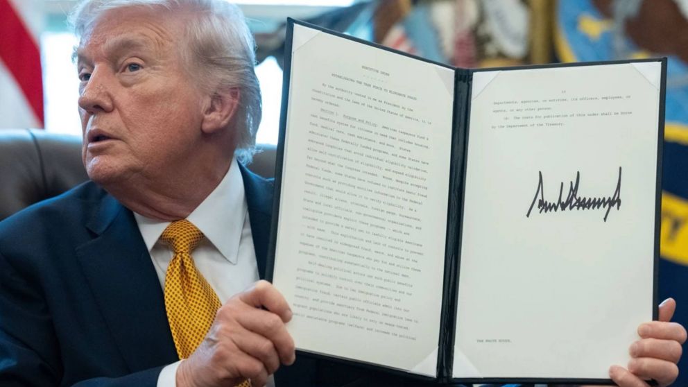 Los billetes de 100 d�lares "cara grande" llevar�n la firma de Donald Trump.