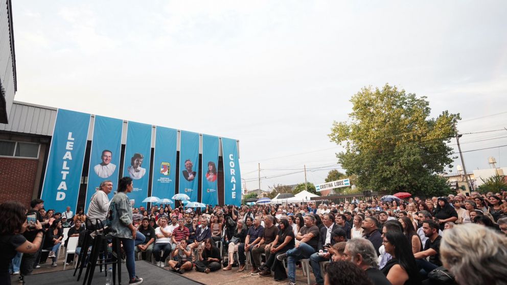 Mayra Mendoza renovó su conducción en el PJ Quilmes junto a las nuevas autoridades partidarias
