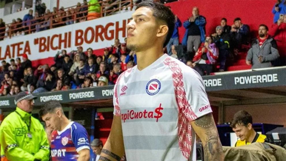 El juvenil ya es refuerzo de River en un puesto donde no hay indiscutidos.