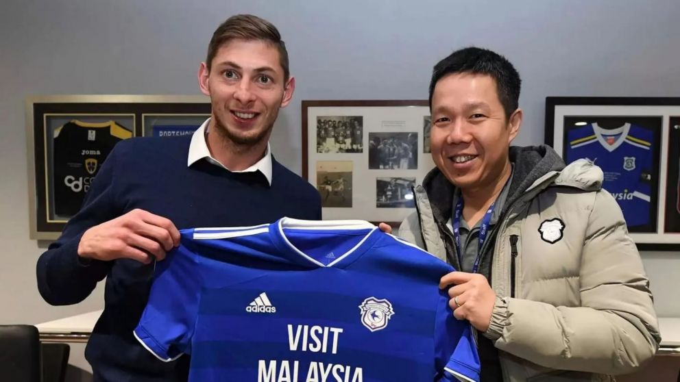 Emiliano Sala con la camiseta del Cardiff.