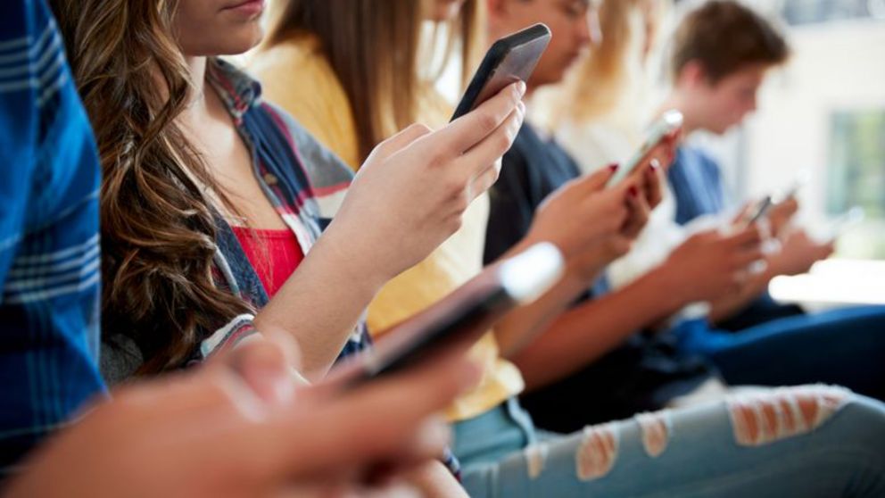 Un informe arrojó que solo el 35% de los jóvenes menores de 24 años están interesados en las noticias