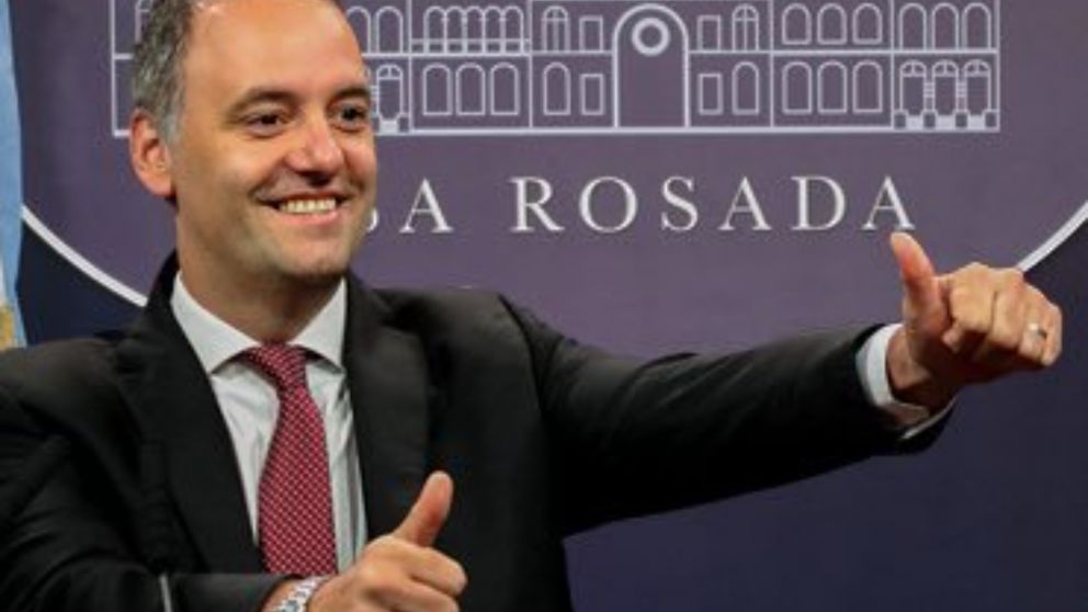 Adornigate: desconfianza y desprecio son los sentimientos dominantes hacia el Jefe de Gabinete