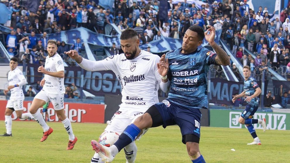Quilmes cambió la cara y aplastó 3-0 a San Telmo