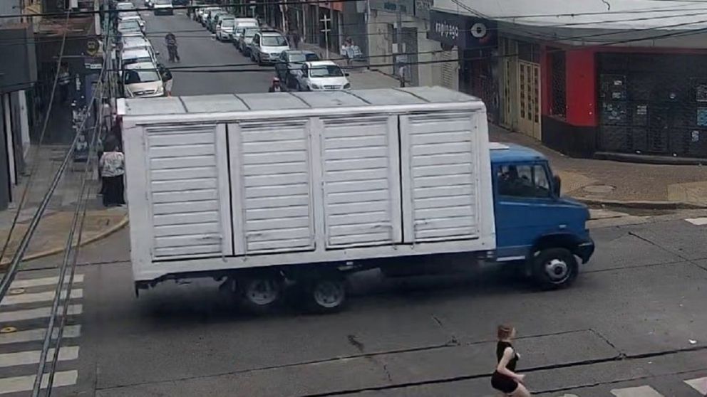 Ya está identificado el camión que casi provoca una tragedia en Quilmes Centro