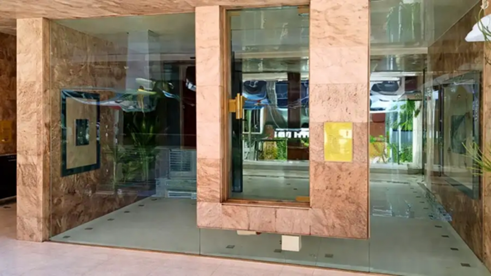 Manuel Adorni le compró su departamento a dos jubiladas que le prestaron 200 mil dólares