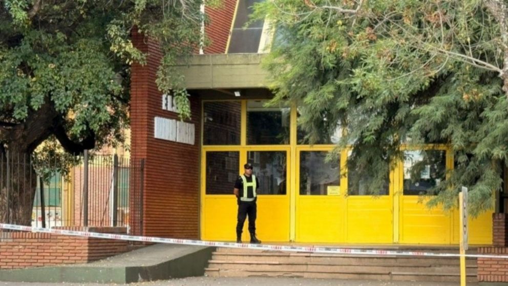 Avanza la investigación por el ataque a tiros en una escuela de Santa Fe (Gentileza Rosario 3).