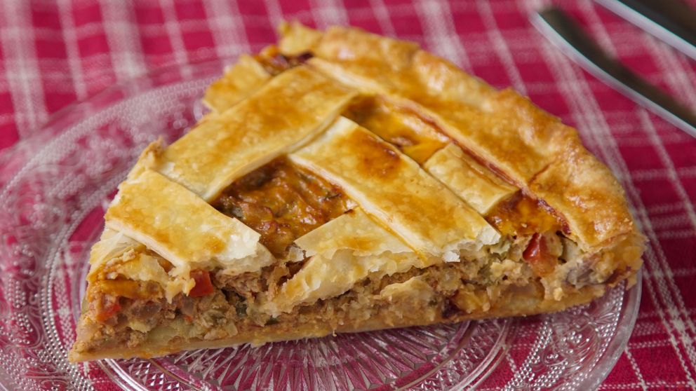 La tarta de atún siempre queda bien en Semana Santa.